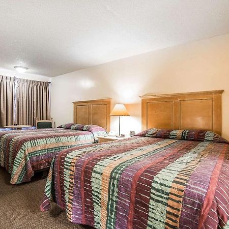 Econo Lodge Inn & Suites Kalispell - Glacier National Park Gateway Exteriör bild