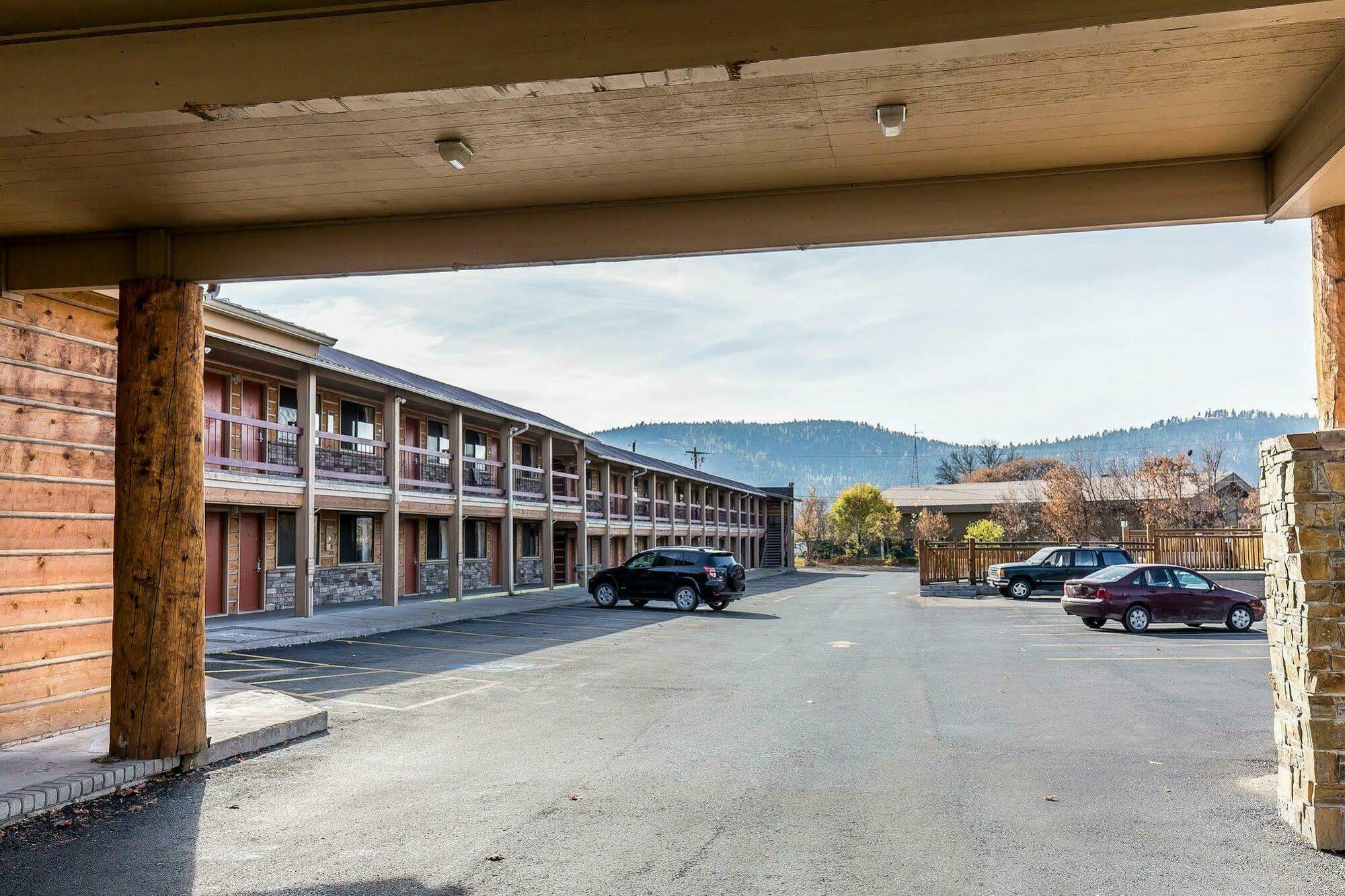Econo Lodge Inn & Suites Kalispell - Glacier National Park Gateway Exteriör bild