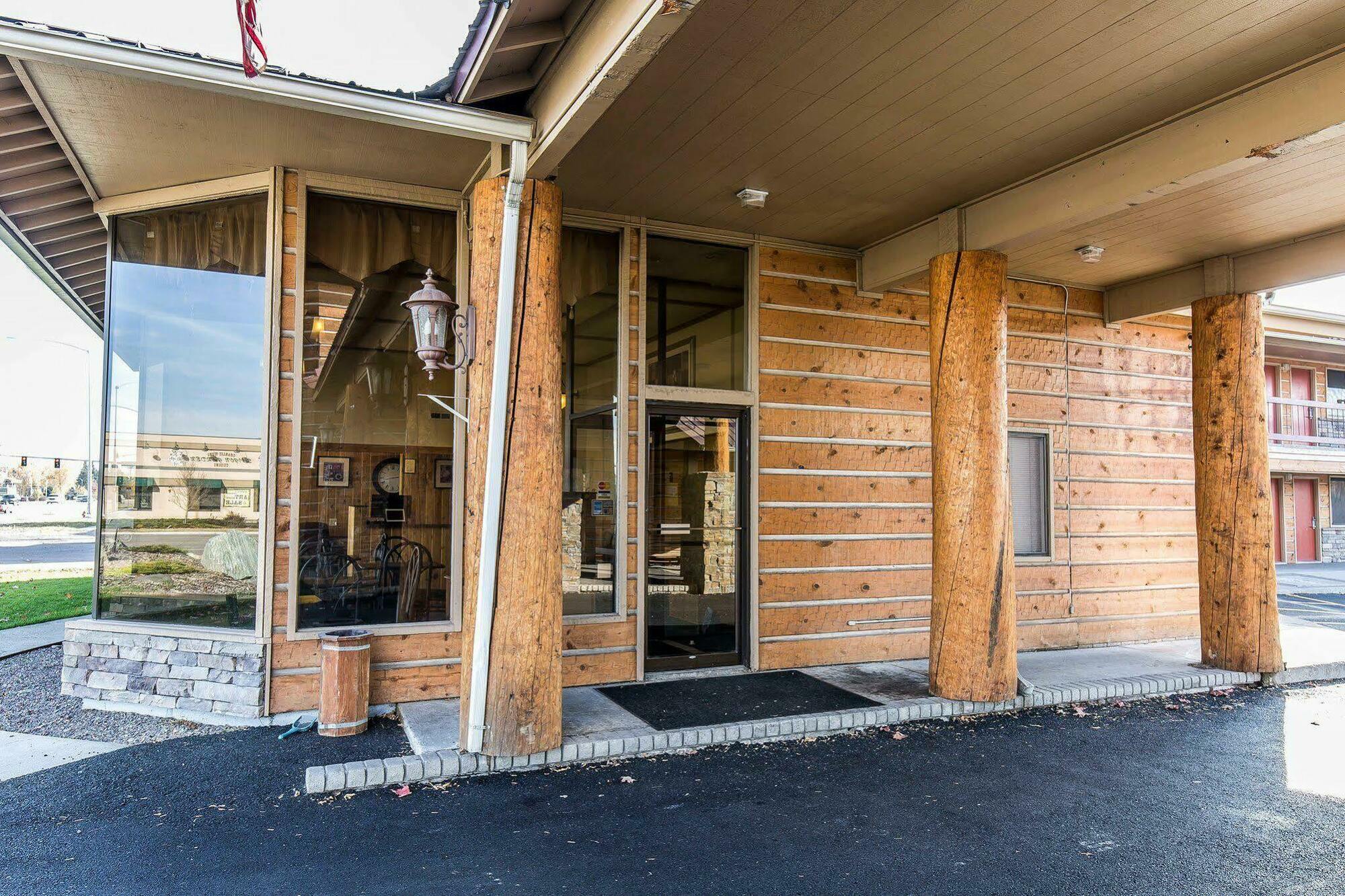 Econo Lodge Inn & Suites Kalispell - Glacier National Park Gateway Exteriör bild