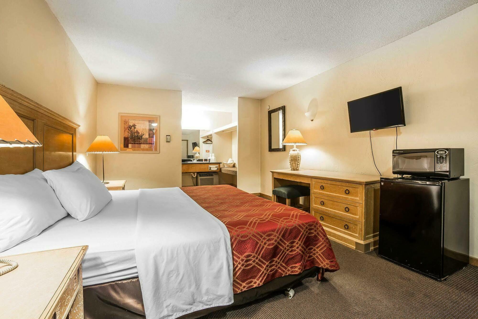 Econo Lodge Inn & Suites Kalispell - Glacier National Park Gateway Exteriör bild