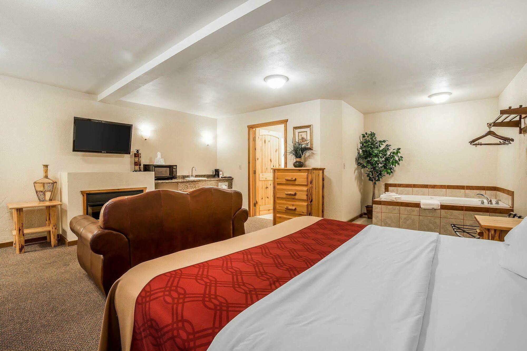 Econo Lodge Inn & Suites Kalispell - Glacier National Park Gateway Exteriör bild